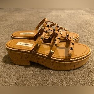 Valentino Garavani Women’s Rockstud Platform Sandals size 39 1/2
